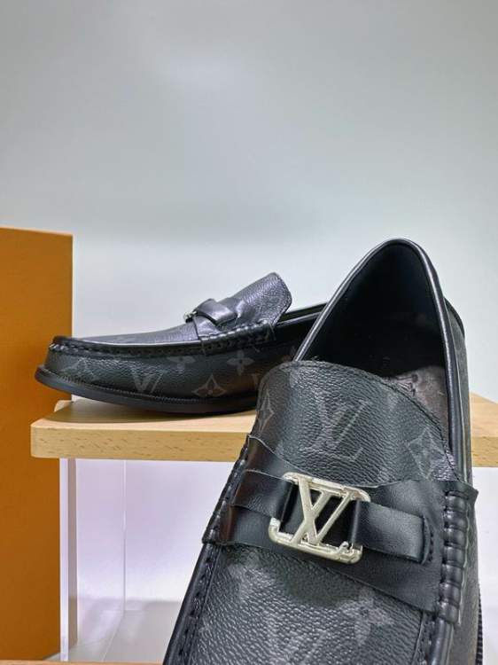Picture of Louis Vuitton Shoes _SKULVsz38-45mnf062814375